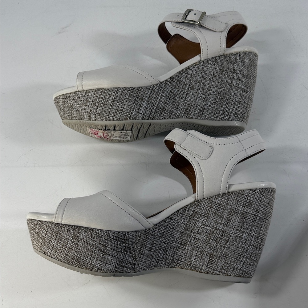 White Clarks Platform Sandals with Buckle size 7 - Picture 3 of 9